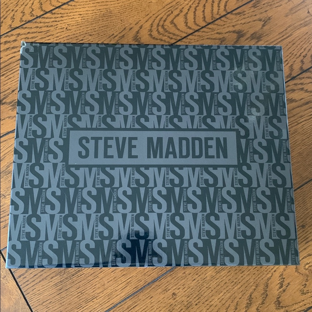 Steve Madden Belt Bag + Water Bottle Gift Set - Picture 2 of 7